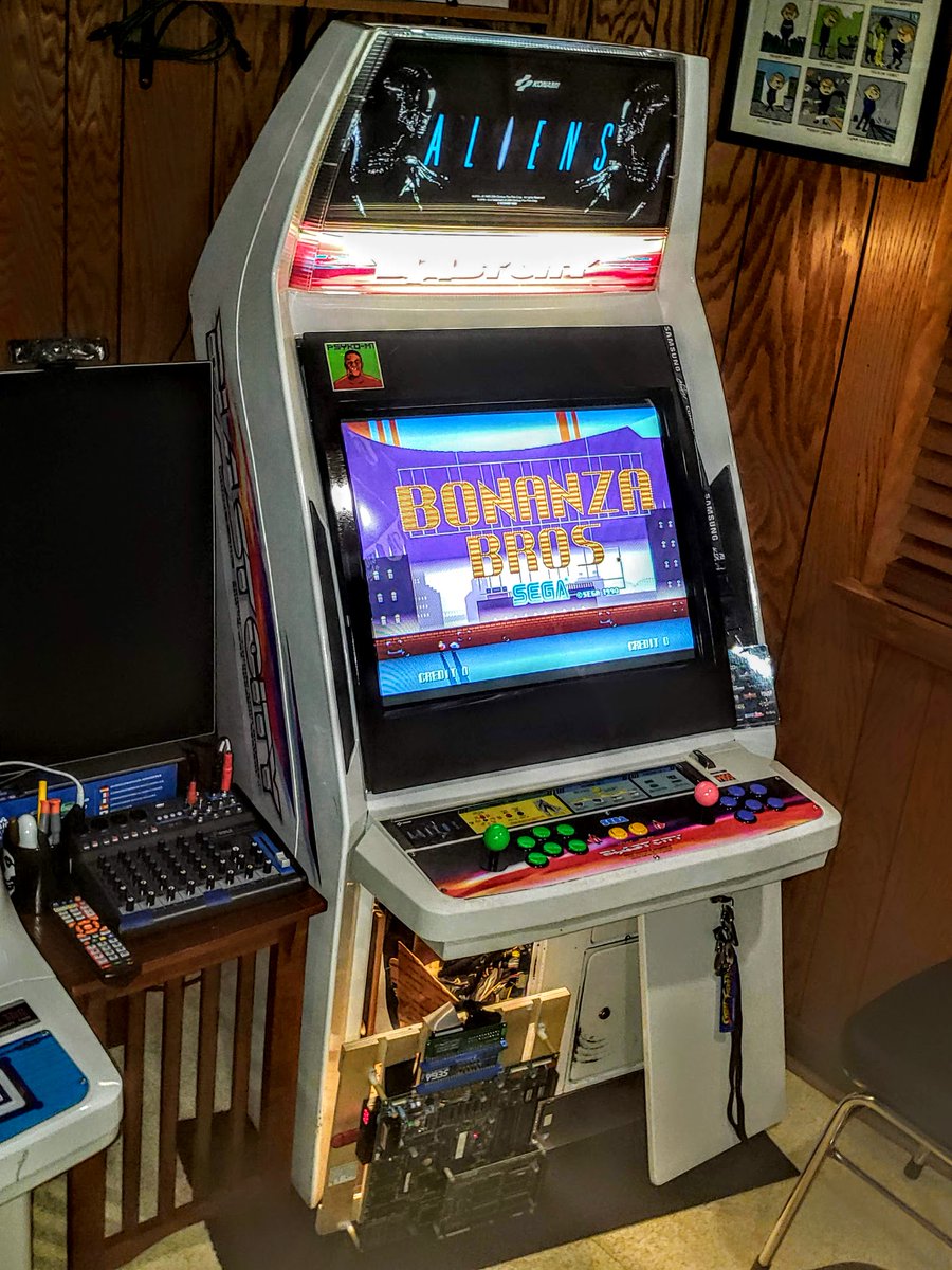 psykomantis's tweet photo. 8PM CT #Tonight on my #Arcade #Twitchstream
The #Christmas #Shmups series continues with Raiden Fighters 1 & 2 + #Sega System24 Bonanza Bros, and MORE!
Stop in, hang out, talk shop, feed the #Chonk!
NO EMULATION 12082020
https://t.co/dm5dWP7uMP
#RetroGaming #cats #smallstreamer https://t.co/9T1phoyX9g