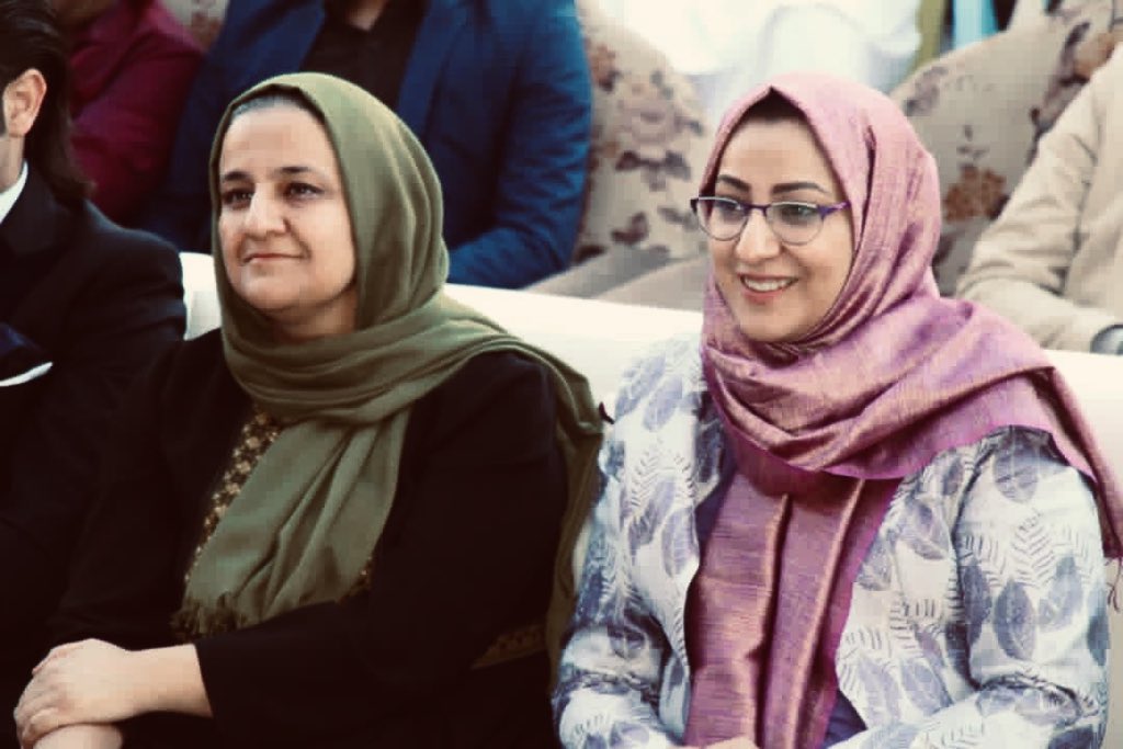 Sadafafghan6's tweet photo. د پوهنې وزارت سرپرسته @Rangina_Hamidi وایي، د مرسته شوو ۷۵ میلیونه ډالرو د سوځېدو مخه یې نیولې.
د دغو پیسو د ترلاسه کولو لپاره په عاجله توګه له دریو بهرنیو کمپنیو سره د کتابونو د چاپ قراردادونه وشول، 
@Asad_Asad2020 @khanzada244 @Engrjalal2 https://t.co/Y8oIpy1nfj