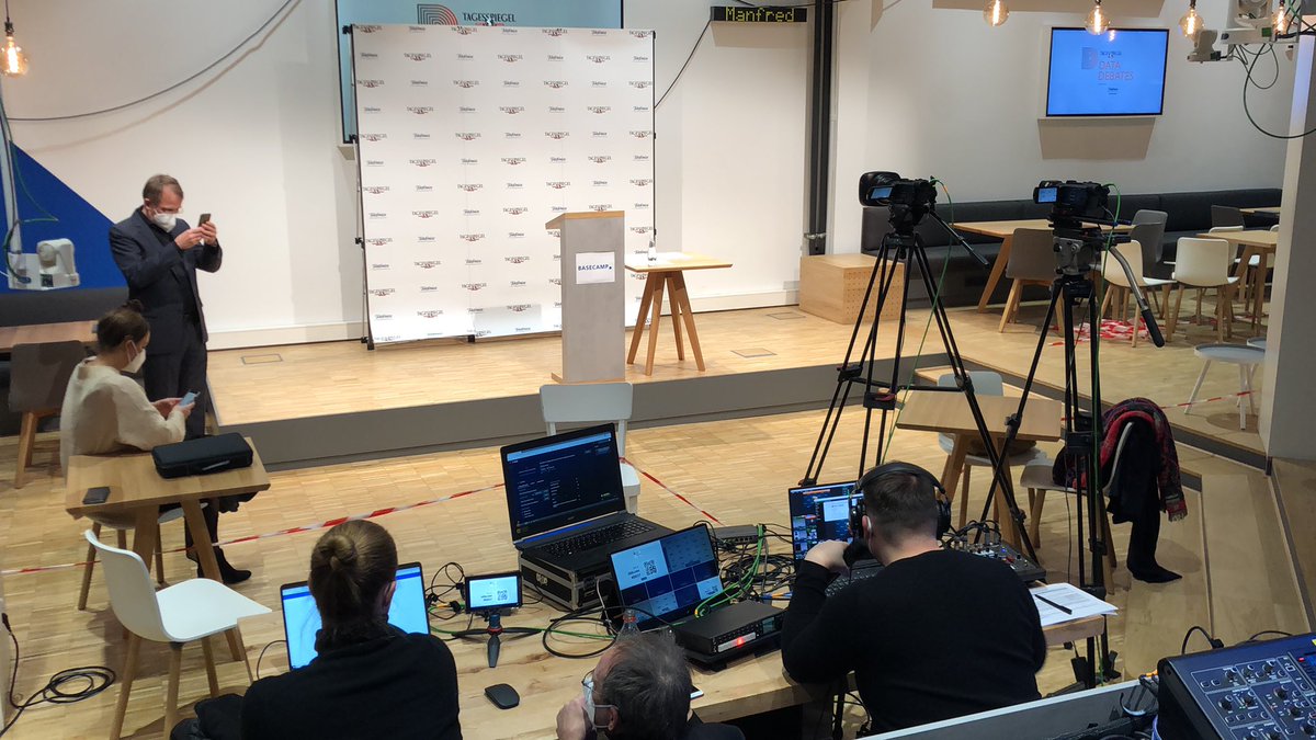 FrauNNL's tweet photo. Gleich gehts los! Das BASECAMP @basecamp_debate heute als Studio für die 17. Ausgabe der #DataDebate zum  Thema digitale Bildung - Data Debates https://t.co/LX7r6hoHpq https://t.co/kMEzRC3lFe