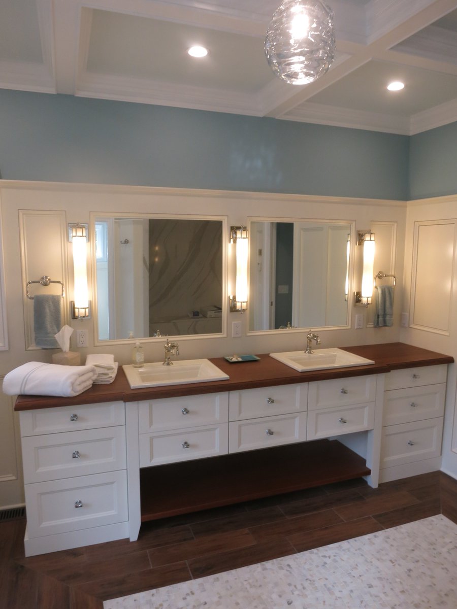 glumber's tweet photo. Vanity envy ✨
Project by Custom Kitchens by Martin & Co. Inc. features a Sapele Mahogany wood vanity top, and a matching lower Sapele Mahogany wood vanity shelf.
#GrothouseThings #CustomWoodCounters #VanityDesign https://t.co/17M775Os10