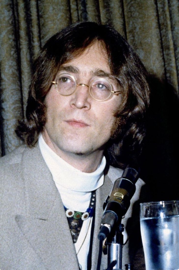 YofuiaEGB's tweet photo. 40 años sin John Lennon. https://t.co/jgGz4MRk23