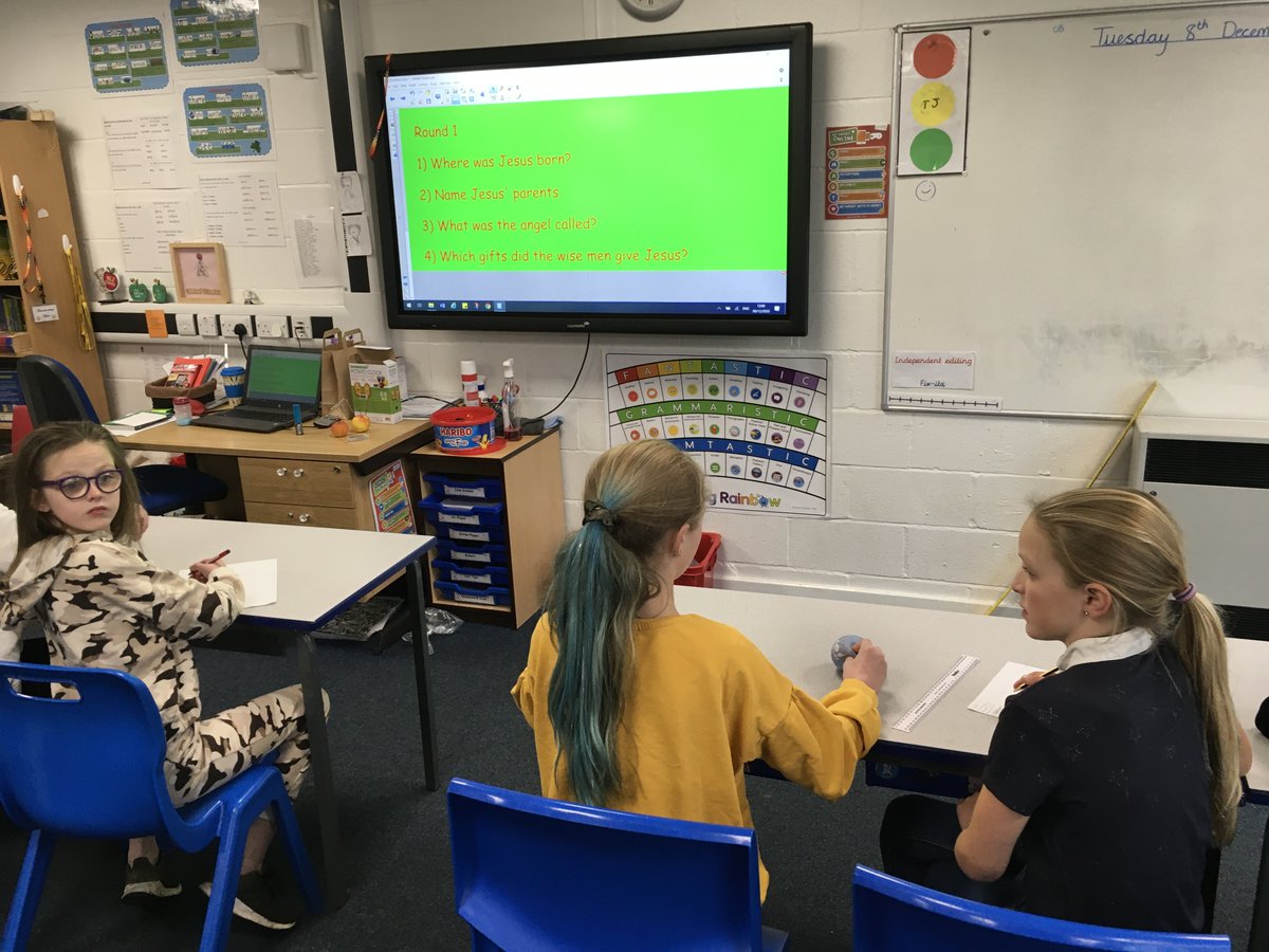 susantyson's tweet photo. @AlthorpeKeadby Today Y6 had fun at our Christmas party. We had a Christmas quiz, played fun games and ate delicious food. https://t.co/hpD2tjUBae
