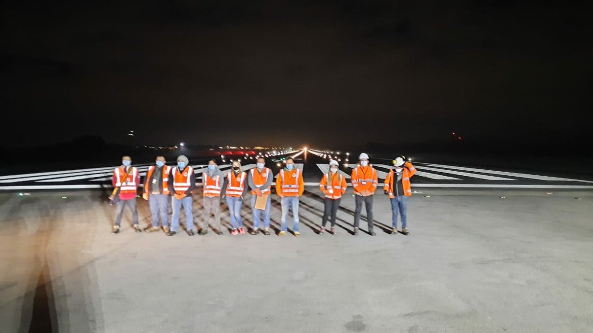 Supertransporte's tweet photo. La Delegatura de Concesiones e Infraestructura se encuentra en el @BOG_ELDORADO verificando el estado de la pista sur de esta infraestructura tan importante para la movilidad de los colombianos. Somos una entidad que trabaja desde la  prevención y promoción. https://t.co/OsqVuXWLeO