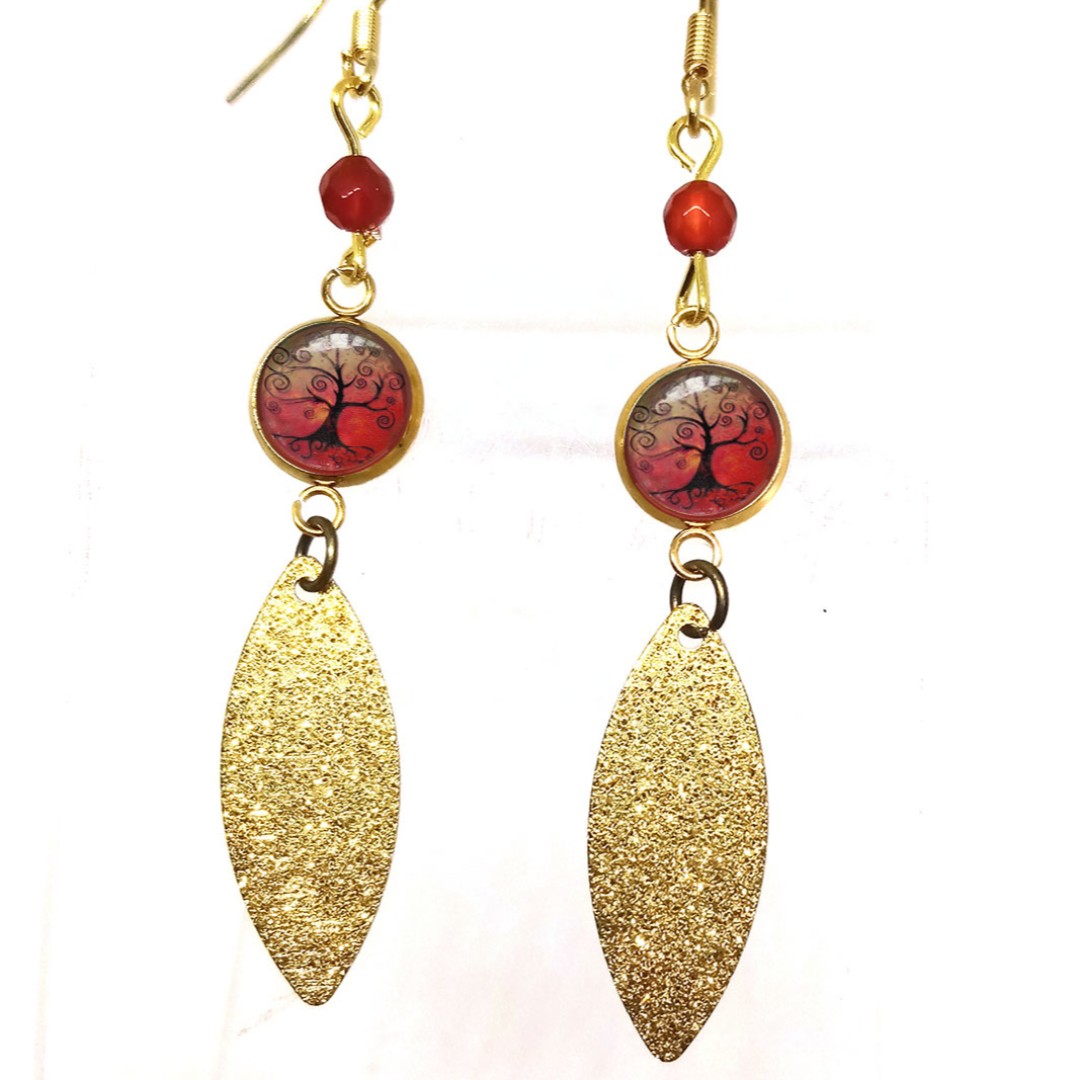 VDanielF's tweet image. Une idée #cadeau #artisanal ? A #Noël, en rouge et or,  mettons un peu de lumière pour traverser l'hiver ;)🌞🌲
Ce #bijouDeBrocéliande est à retrouver sur mon site blog.broceliandespirit.com