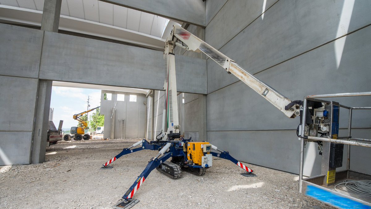 AJAttorneys's tweet photo. #Construction Sites Using #Robots to Get The Job Done ➡️ https://t.co/Rxp9oq6I0z
#Canvas #Doxel #BostonDynamics #Spot #Propeller #vHive #ABJDrones #DJI #Buildots #constructiontech #AI #constructionlaw #AJAttorneys #NCLawyers #SCLawyers #GALawyers #COVID19 #pandemic https://t.co/NyzwQri1jB