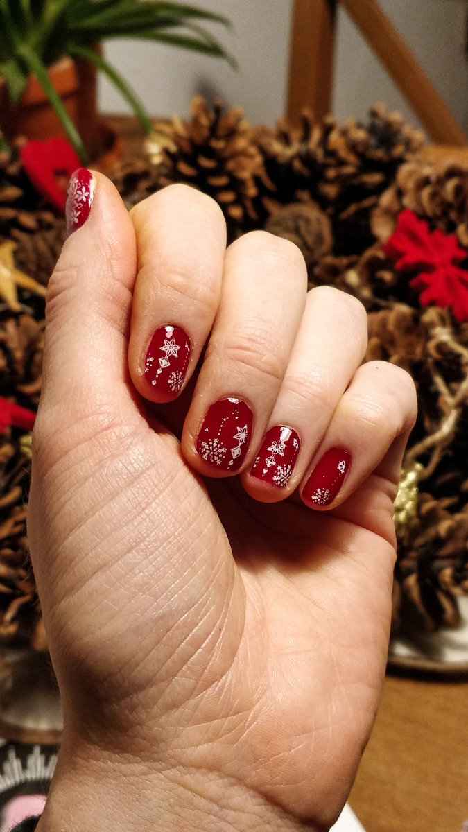 Christmas nails!

#manikuere #nails #nailpolish