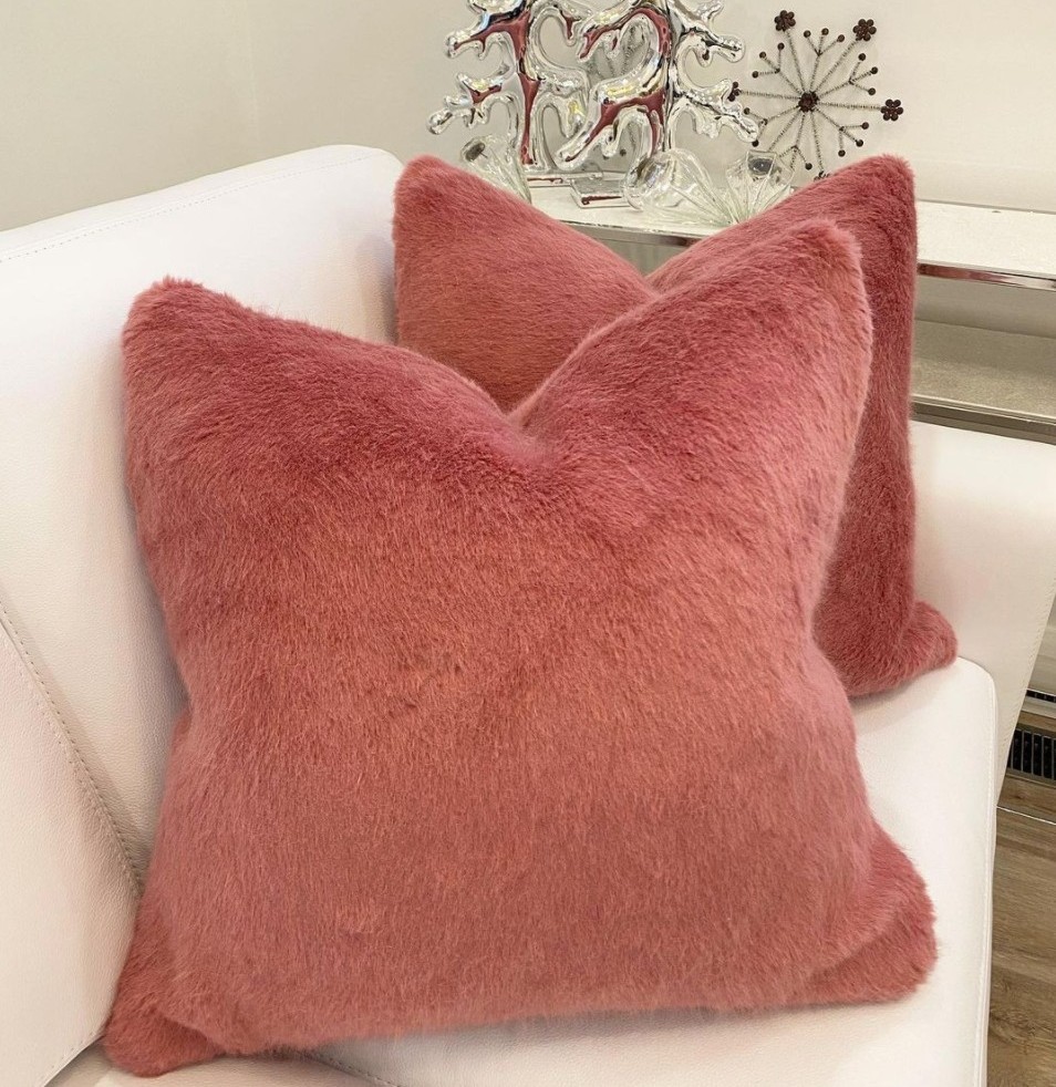 We have many new styles of stunning toss cushions in stock at our showroom! Please book an appointment to view the selection!