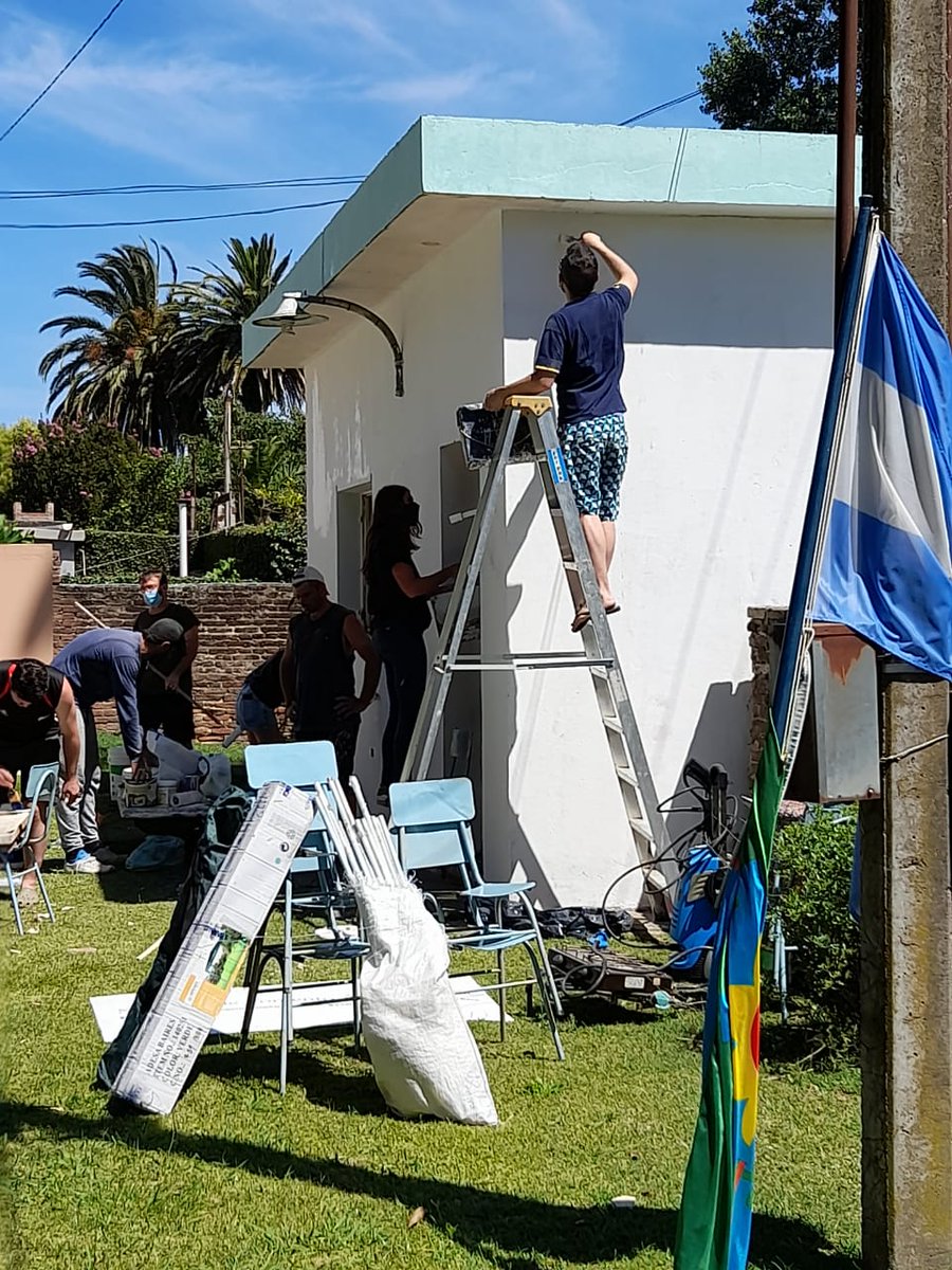 BasesJunin's tweet photo. Hoy por la mañana pintamos la Sociedad de Fomento de Agustín Roca
Siempre cerca de las Instituciones 
#BasesSolidarias @BasesCiudadanas @FlorLampreabe @andres_merani https://t.co/TGkrQeUBbh