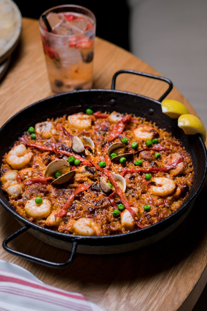 BullaGastrobar's tweet photo. CHARLOTTE, ITβS SANGRIA + PAELLA NIGHT - Whatβs your favorite traditional paella to have during at night out at BOO-YAH? πͺπΈ π₯ #Spain #PaellaTuesdays #Paella #SupportLocal #BullaHour #Dinner #Tapas #Foodie https://t.co/uWmHnCoNq7