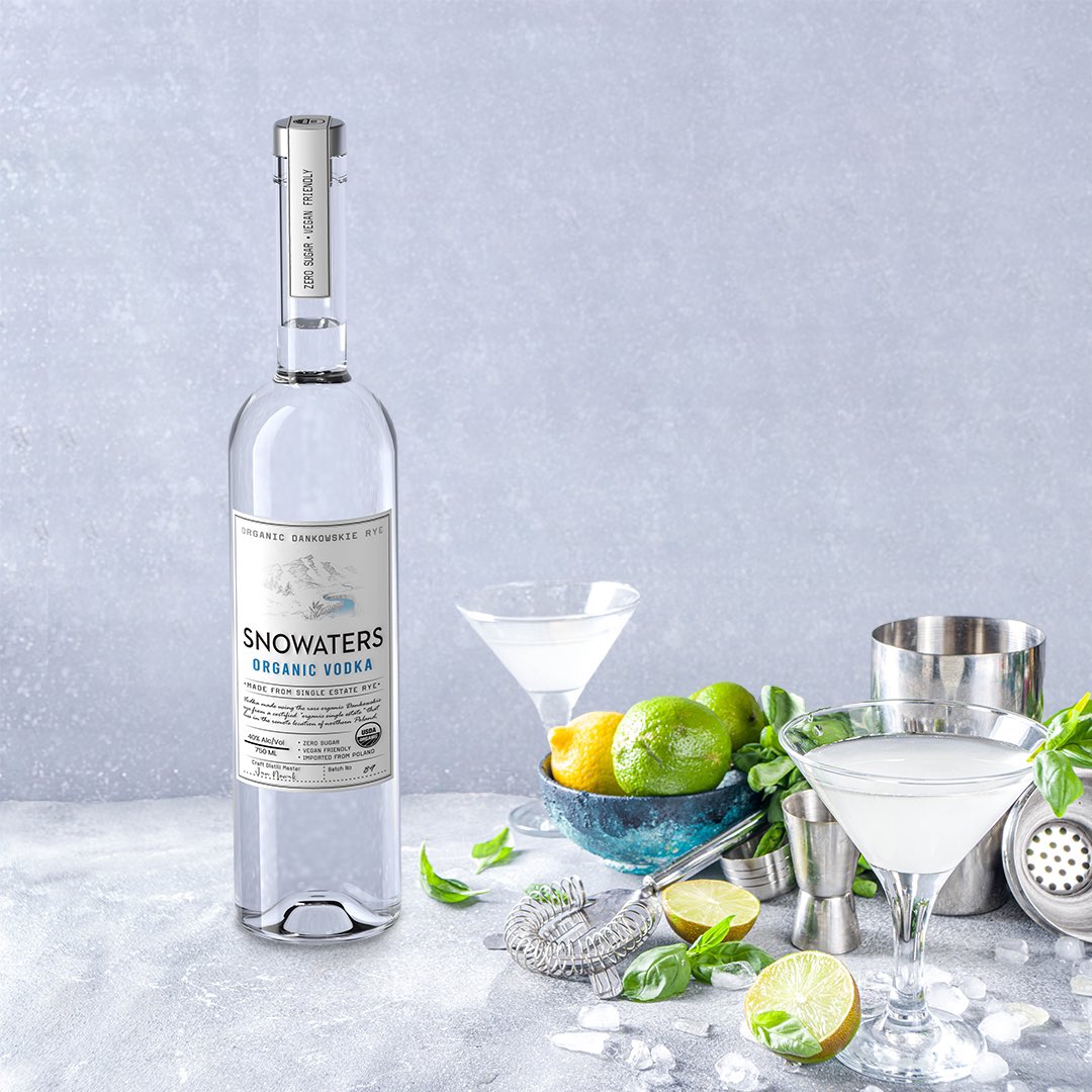 SnowatersV's tweet photo. Tips for making drinks: #shake and #stir are not just mixing the drink, also making it ice-cold. Do you know when to shake or stir? Citrus are shaken, boozy drinks are stirred. The drink is only as good as the vodka you use: go premium organic Snowaters vodka.

#makedrinks #vodka https://t.co/wy4Jogk8IM