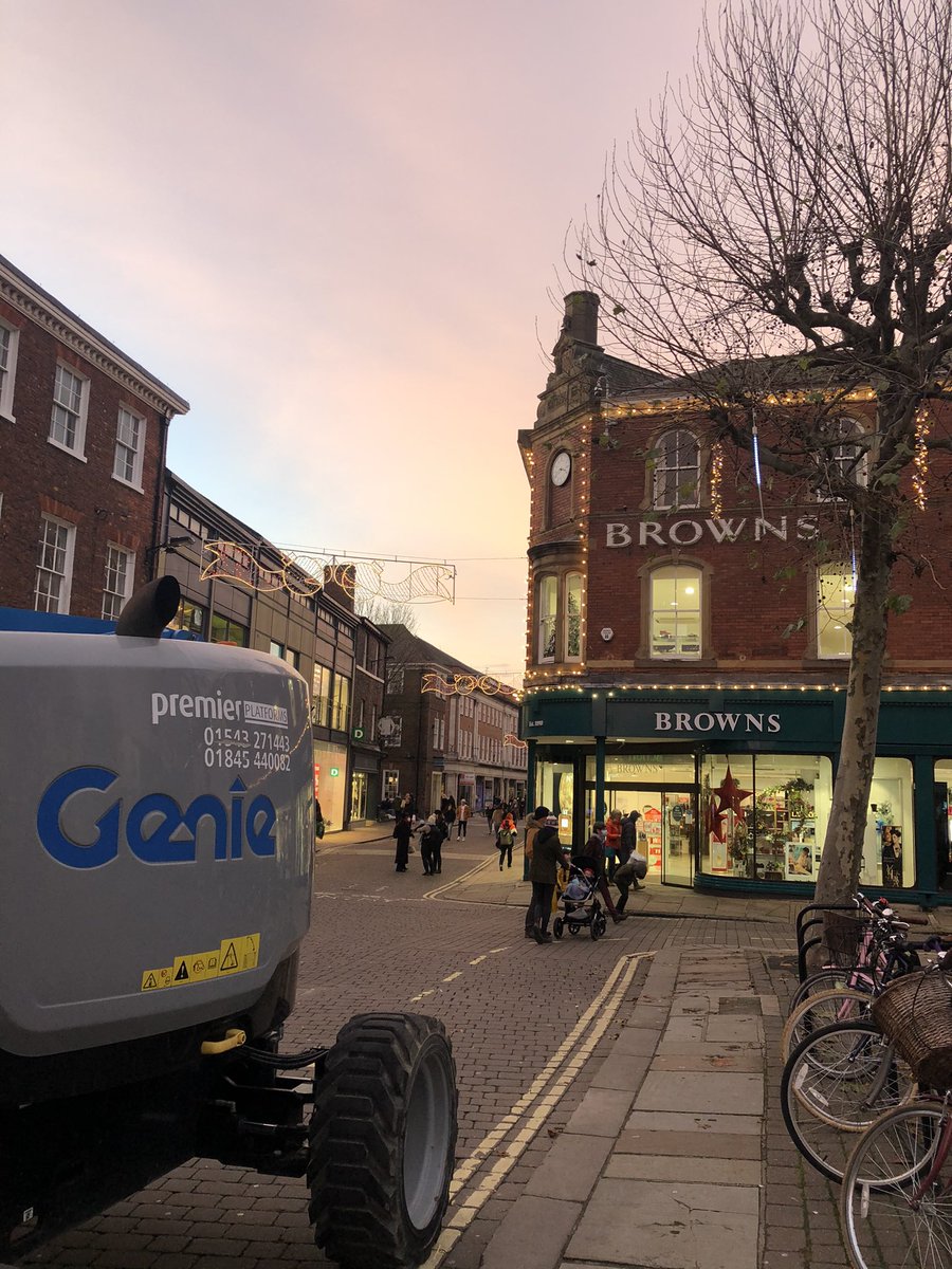 PremierPlatfor1's tweet photo. One of our @GenieLift Z62/40’s in York City Centre. @HerbertTodds making sure Christmas isn’t cancelled by putting up some festive lights!
#Genie #poweredacccess #ChristmasCountdown https://t.co/oWtvlEPumq