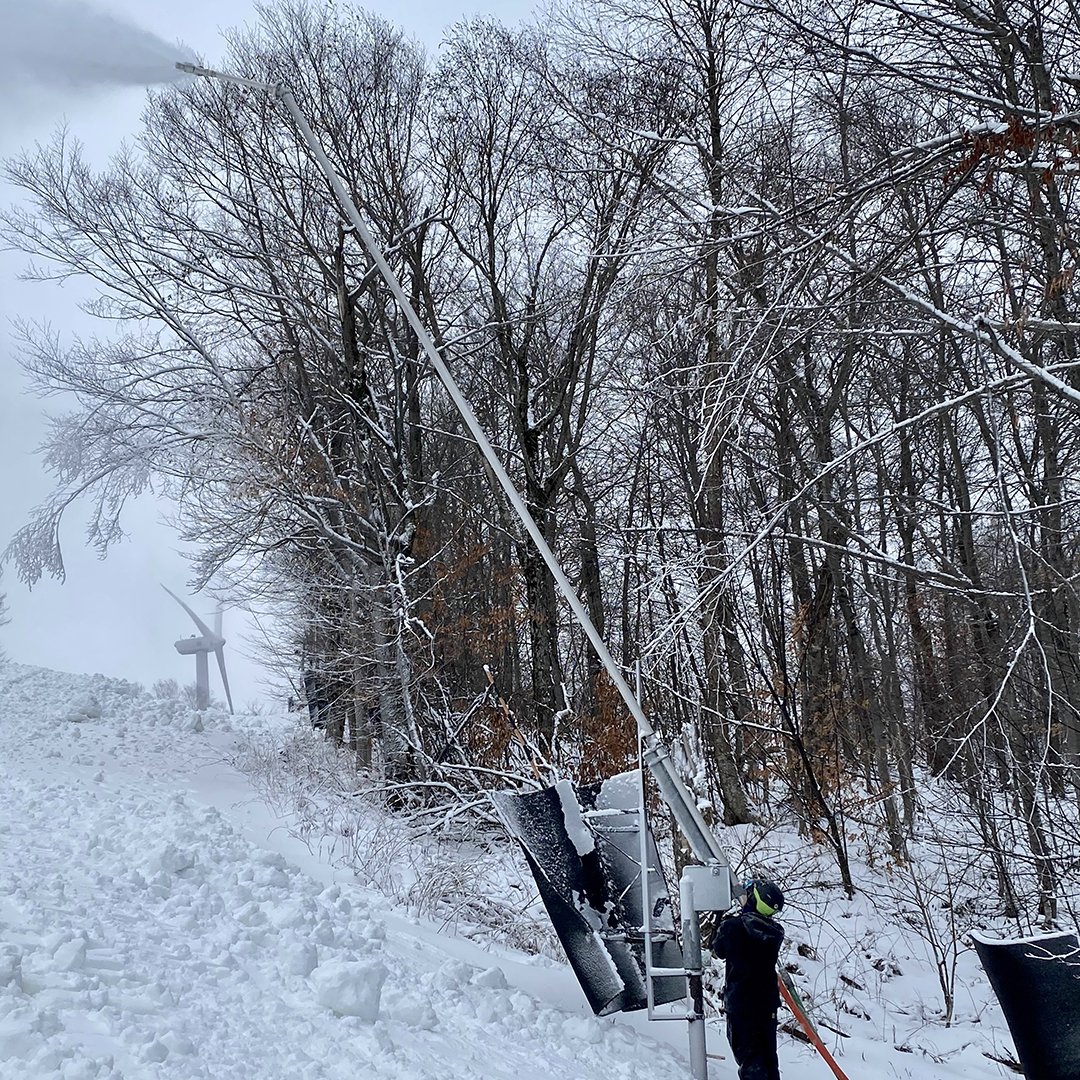 jiminypeak's tweet photo. A few more snowmaking images to make your Tuesday a little more exciting. Who's ready to get back on the slopes on Saturday? #jiminypeeks #teamsnowmageddon https://t.co/DAIoQhEZGD