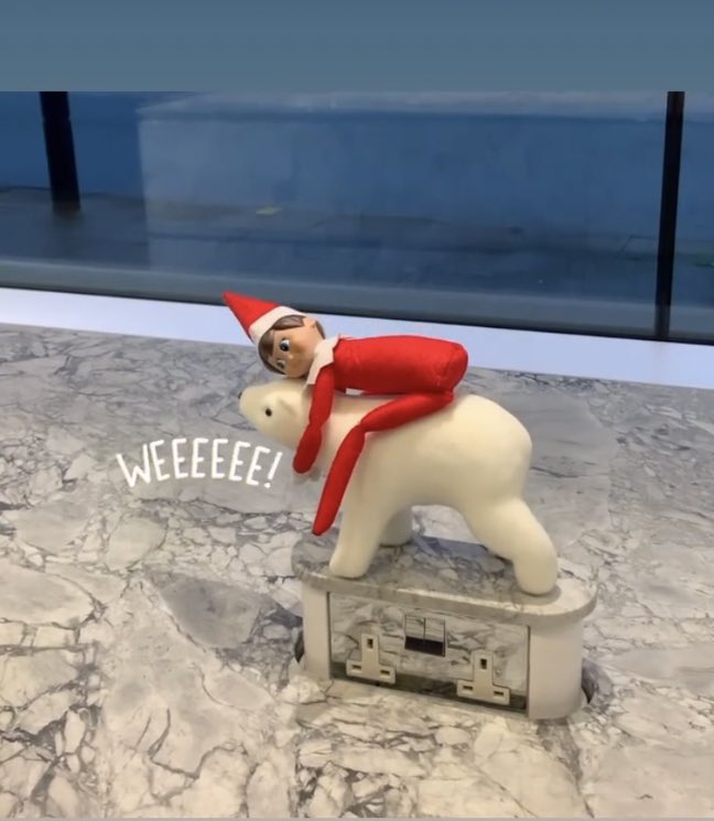 DBKitchens's tweet image. DAY8
Toby not talking ‘elf &amp;amp; safely into account whilst riding the #socketbox #popupsocket #kitchendesign