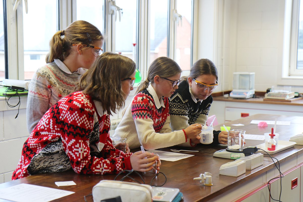 QASCaversham's tweet photo. 🆕🛁 Our #QASFours students used their #QASScience skills to create some fabulous bath bombs in their #QASChemistry lessons on #ChristmasJumperDay today! 🛁🆕 #QASSTEM @QAS_STEM #GirlsInSTEM #WomenInSTEM
Read more here ➡ https://t.co/EKs2GUUSQ8 https://t.co/oyseqrE3aD