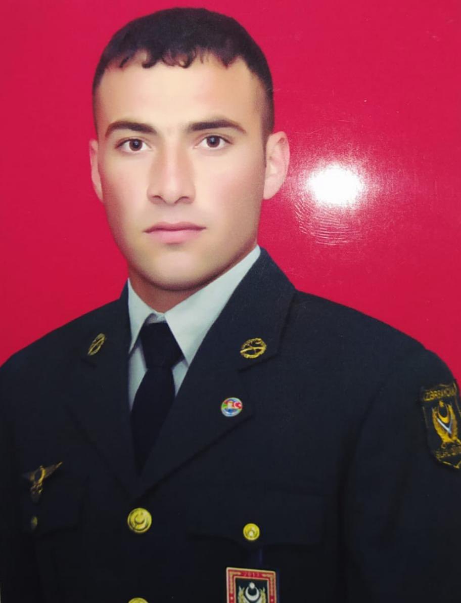 Həsənov Elməddin,Naxçıvan MR Kəngərli rayonu,Şahtaxtı kəndi.23 oktyabr Qubadlı istiqamətində gedən döyüşlərdə Şəhidlik zirvəsinə ucalıb.
Ruhun şad olsun,əmioğlu!#şəhidlərölməz #vətənbölünməz