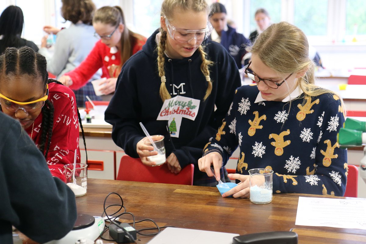 QASCaversham's tweet photo. 🆕🛁 Our #QASFours students used their #QASScience skills to create some fabulous bath bombs in their #QASChemistry lessons on #ChristmasJumperDay today! 🛁🆕 #QASSTEM @QAS_STEM #GirlsInSTEM #WomenInSTEM
Read more here ➡ https://t.co/EKs2GUUSQ8 https://t.co/oyseqrE3aD