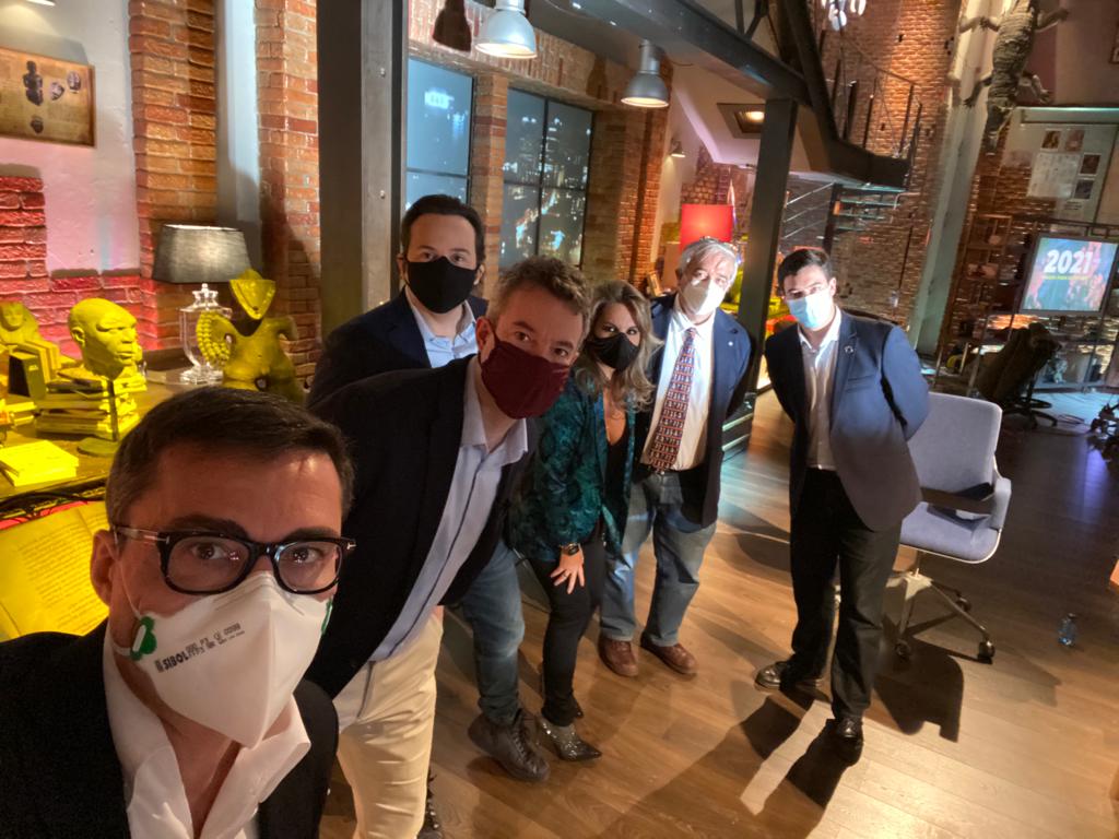 Enorme el programa de mañana en #informeCOVID.Mutaciones y su significado para las vacunas, y el futuro. El virus como enemigo,un ser vivo? Mutará el COVID? Con los grandes <a href="/Javier__CB/">Javier Cantón, Ph. D.</a> <a href="/pepealcami/">pepealcami</a> y <a href="/PabloFuente/">Pablo Fuente</a>. Un programa diferente gracias a <a href="/carmenporter_/">Carmen Porter</a> y <a href="/navedelmisterio/">Iker Jiménez</a>