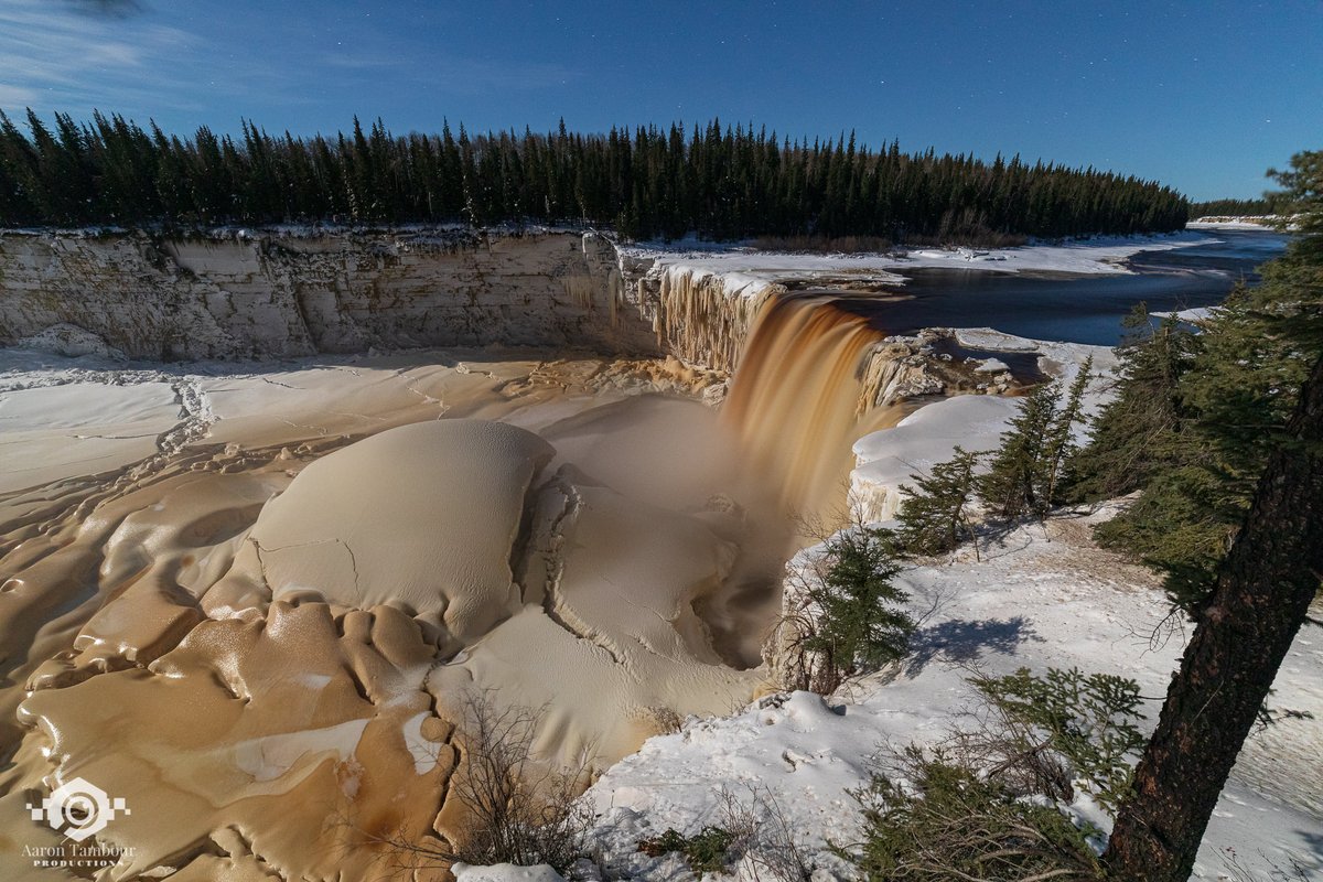 hayrivertourism's tweet photo. Sharing Aaron Tambour's Dec 3rd night time photos of Alexandra Falls. Normally the falls & river are frozen. Despite it being an odd year there is still beauty to behold. Follow Aaron on social media for more great photos @ATambour #SpectacularNWT #HayRiver #tourism #Haycation https://t.co/3uCbz6FBaY