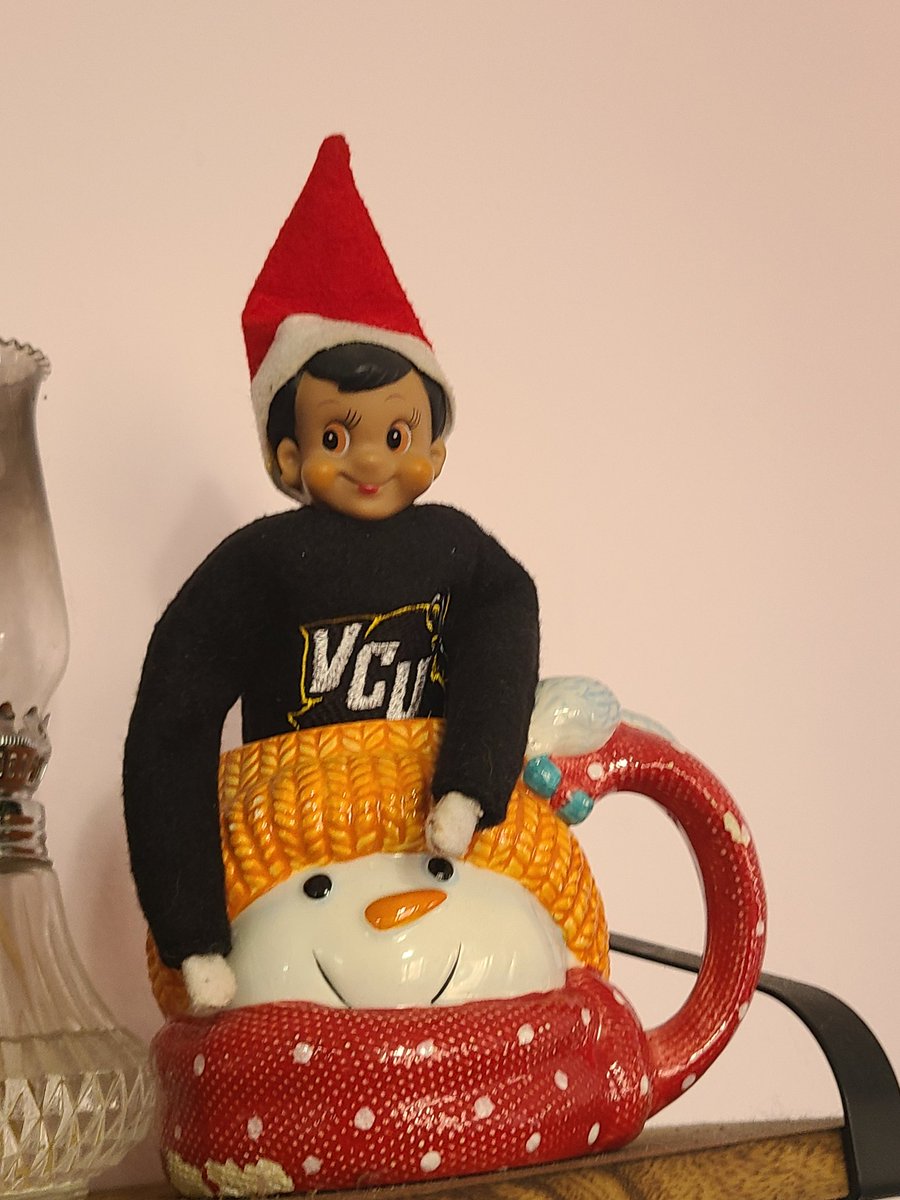 KareFaudree's tweet image. Cold morning requires a little extra clothing for our elf.  He is ready for tomorrow's game. #vcu #ramstunedin #vcubasketball