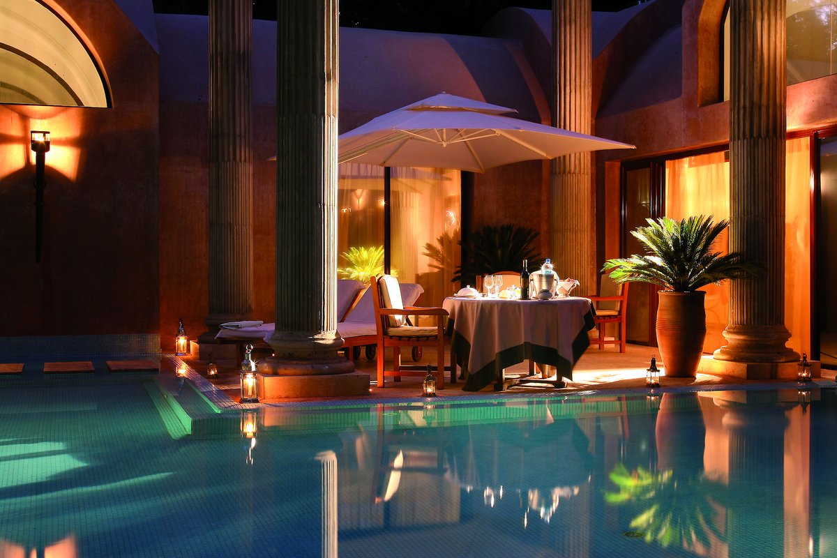 With its columns standing by the pool, the Roman Villa will captivate you in the peacefulness of ancient Rome. A timeless trip in the heart of this Villa for a totally unforgettable stay.

#LIVEYOURDREAM 
#EsSaadi
#Marrakech #Morocco #VisitMorocco