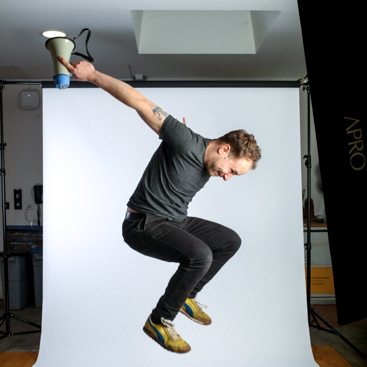 Bored of pub gardens? Come and see a #theatre show instead!

Join <a href="/JackAGBritton/">Jack Britton</a> <a href="/GooseTheatre/">Golden Goose Theatre</a>, 11 &amp; 12 Dec, 7pm in MIGHTY, a comedy show about #heightism and why you should care.

Plus, you can have a drink without a #ScotchEgg. Need we say more? Tickets: goldengoosetheatre.co.uk/mighty