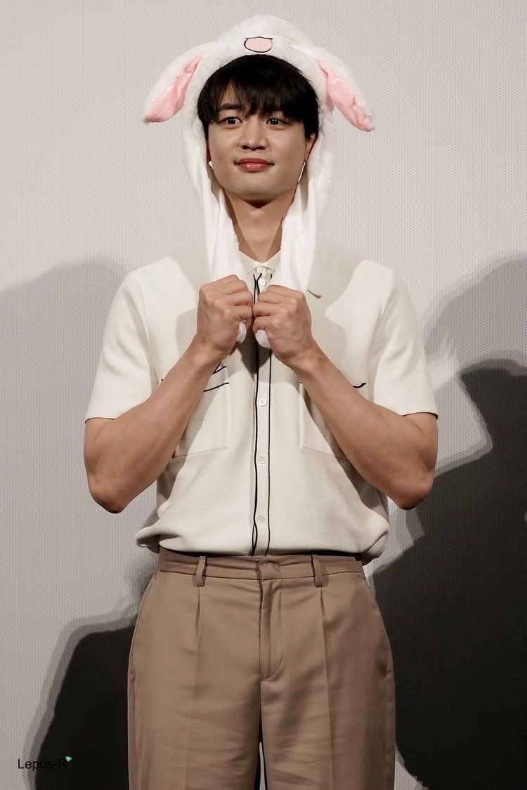 shineewrld2's tweet photo. Happy Birthday Minho🎂🤗. Hope you have an amazing day!! Thank you for your amazing work. We will always love you and support you no matter what! ❤️ #HappybirthdayMinho #MINHO #샤월의희망민호야_생일축하해 https://t.co/V2ZePFlfuT