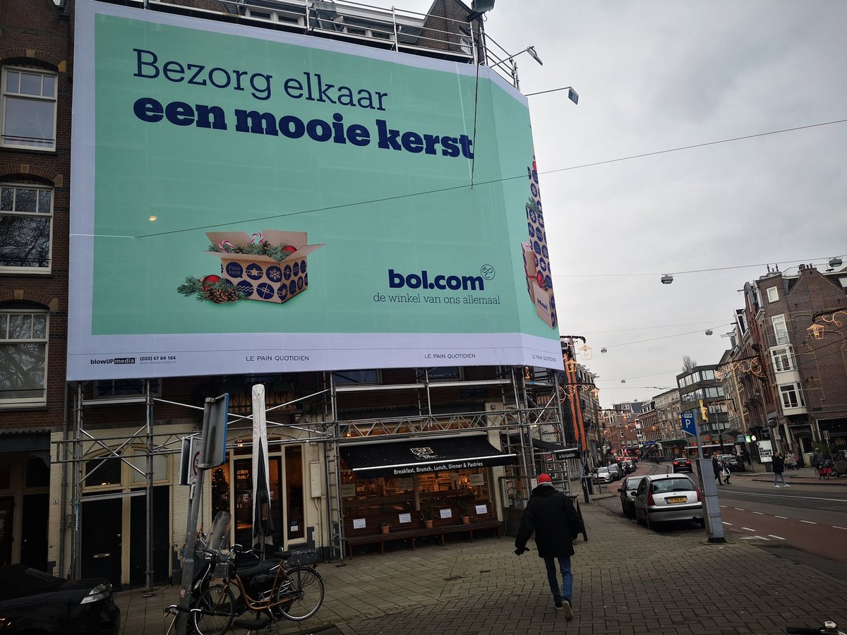 De grootste vijand van een goedlopende knappe winkelstraat krijgt een gigantisch podium... op diezelfde winkelstraat #beschamend #ferdinandbolstraat #shoplocal