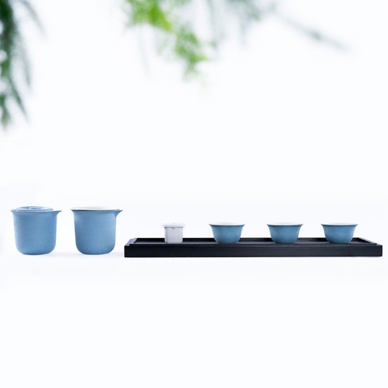 This tea set is made from a mixture of plant fibers, bagasse and straw- a material that is both reusable and biodegradable. Emphasized by an aesthetic... https://www.zhibeneco.comgerman-red-dot-award-disposable-portable-kongfu-teacup-set.html #ecofriendlycup #ecofriendlycoldcups