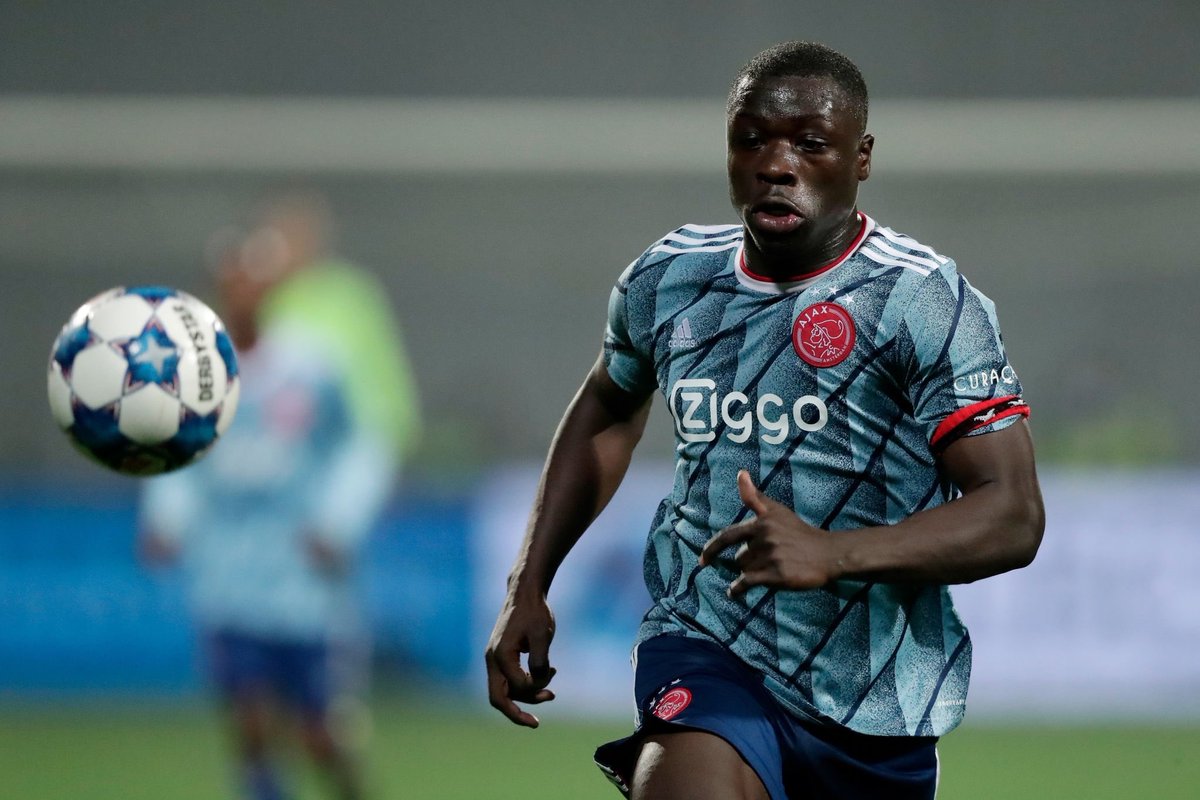 Brian Brobbey est un international U19 néerlandais jouant à l’AjaxC’est un monstre physique, il est extrêmement dur à marquer pour La Défense tant il est imposant. Plutôt technique mais surtout très bon finisseur, il est promis à un grand avenir.12  8  2 3M€