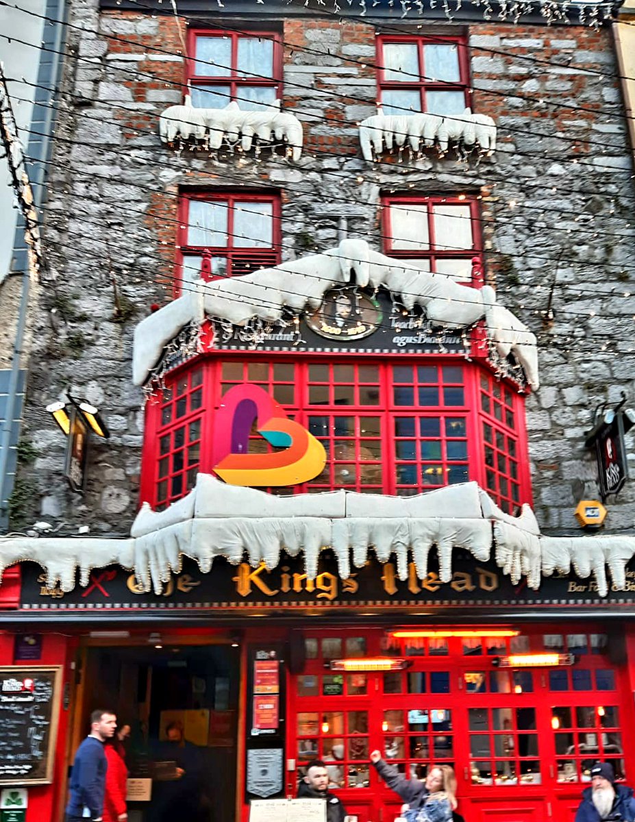 speakgoidiomas's tweet photo. #AñoEscolar #Irlanda 🇨🇮 Se acerca la #Navidad y nuestros alumnos en #Ennis 
aprovechan para visitar nuevas ciudades. Esta vez han elegido #Galway que ya luce con toda su decoración. 
 🎄🎁🎅
🇬🇧🇮🇪🇨🇦🇺🇸🇩🇪
📧info@speakandgoidiomas.com
📲91.425.01.20
#inglés #idiomas 
#aprendeinglés https://t.co/hS9Fwp16bl