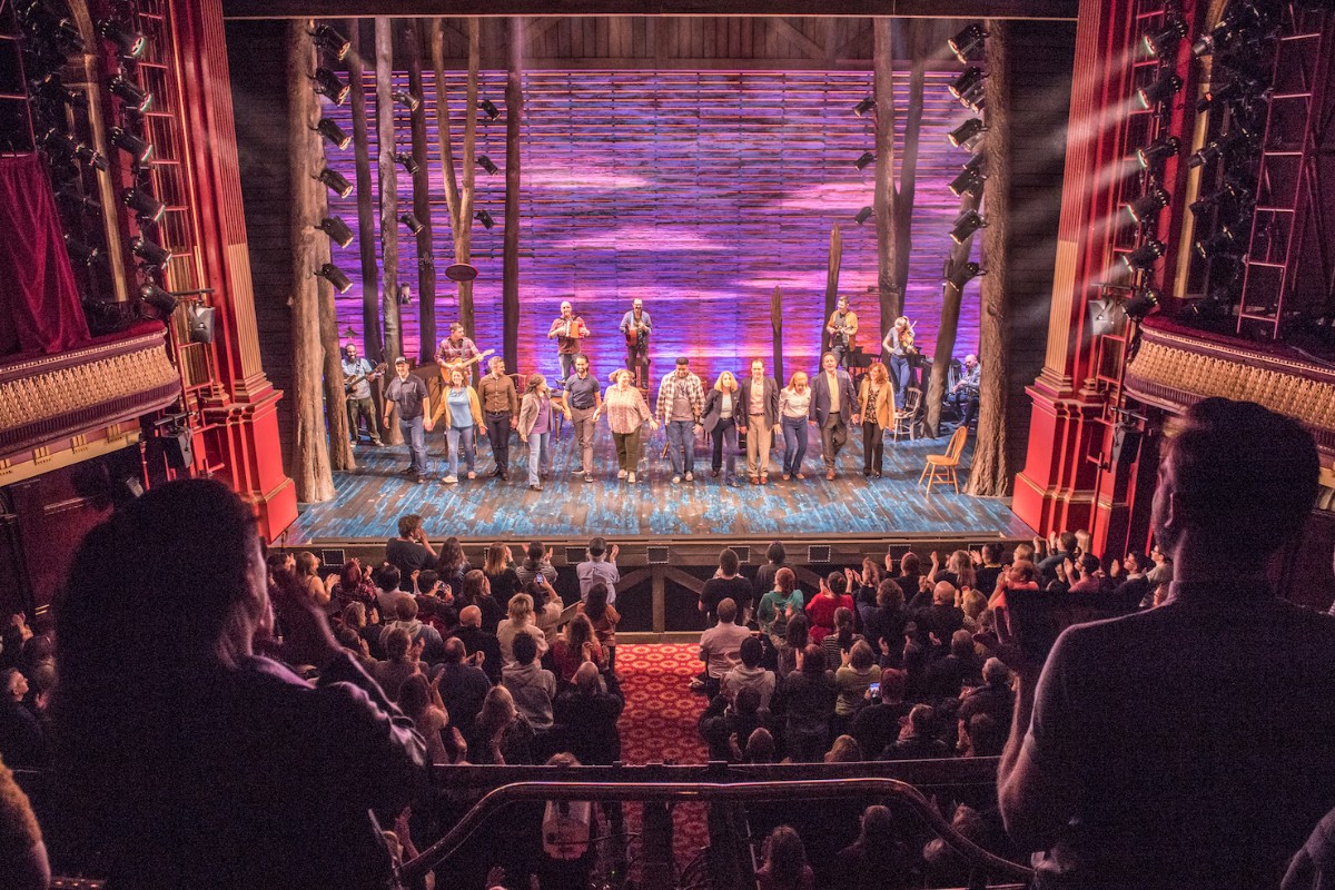 ComeFromAwayUK's tweet photo. 💙 COME FROM AWAYS 💛
It's been far too long since you all had a taste of Newfoundland's famous hospitality. 🍁

We really must do something about that... soon...
👀 11.12.20 https://t.co/kqVVoSOOSQ