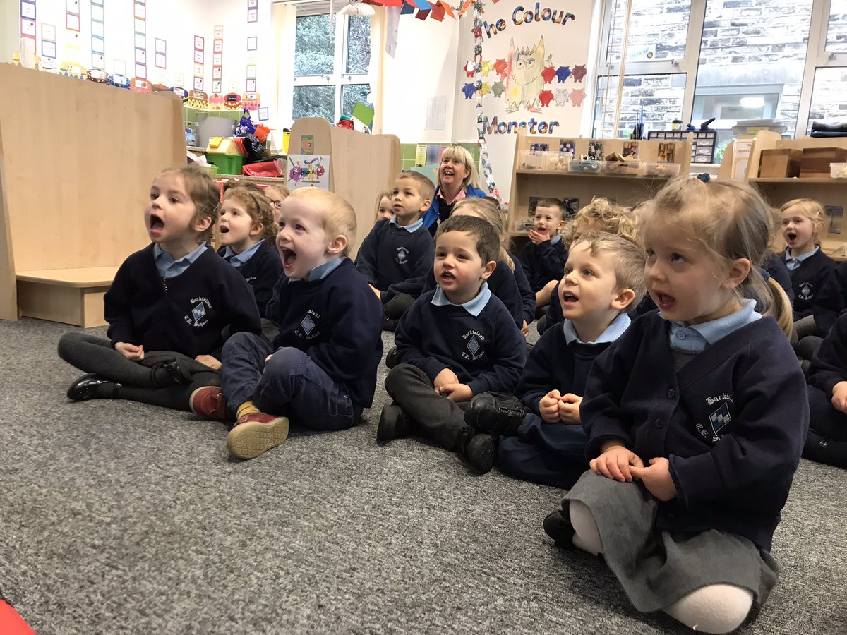 BarkiSchool's tweet photo. We had to wake Santa up, heβs so busy at the moment! #santazoom #eyfs #happyfaces https://t.co/5DPdTWzk2x