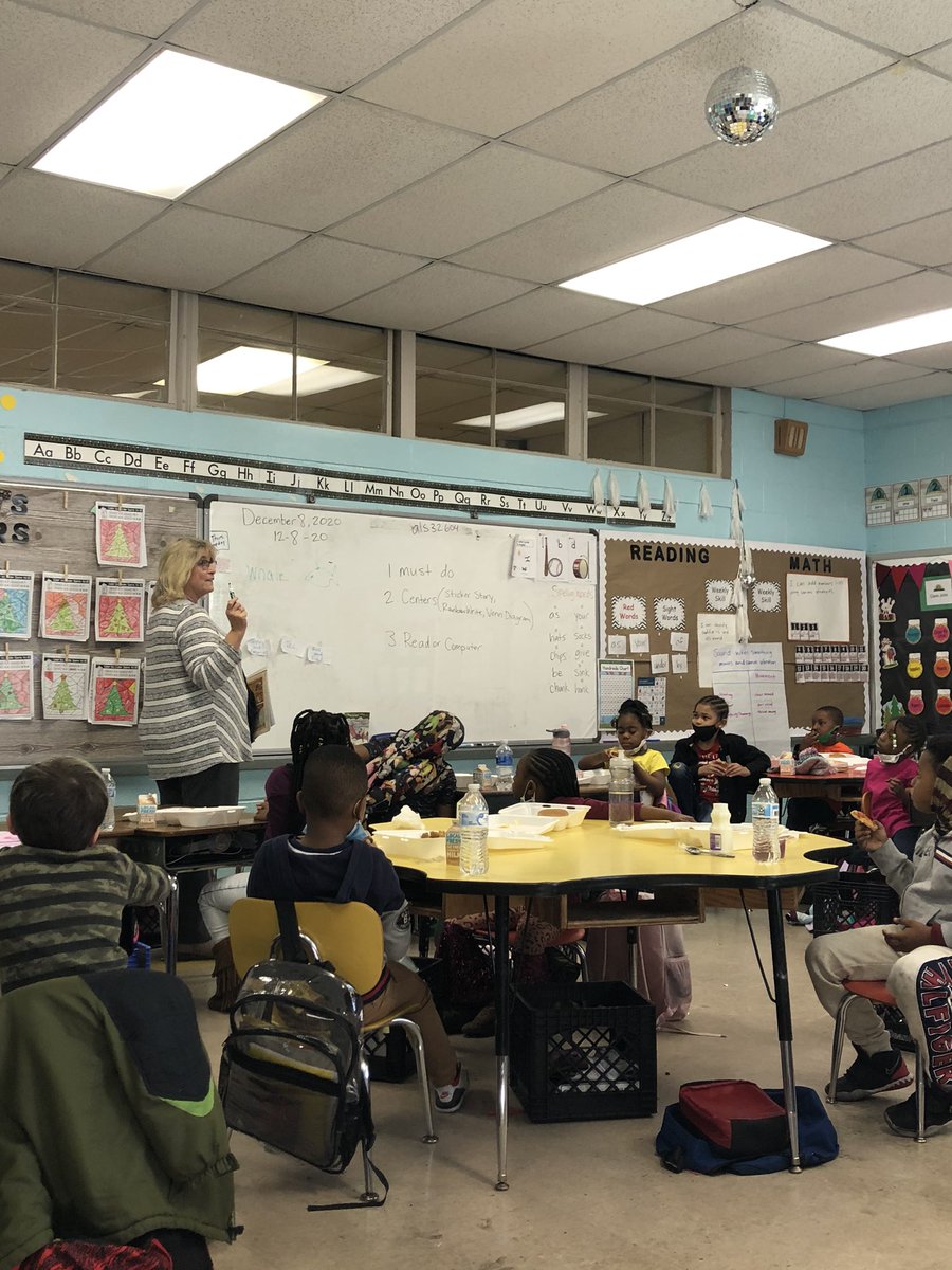 MissBlackHPS's tweet photo. We had the best guest reader come to our class to read during lunch today! We love our principal Mrs. @brasher_vicki and are thankful for all she does! #HPSSTRONG @JEFCOED https://t.co/0BRcm2fkbq