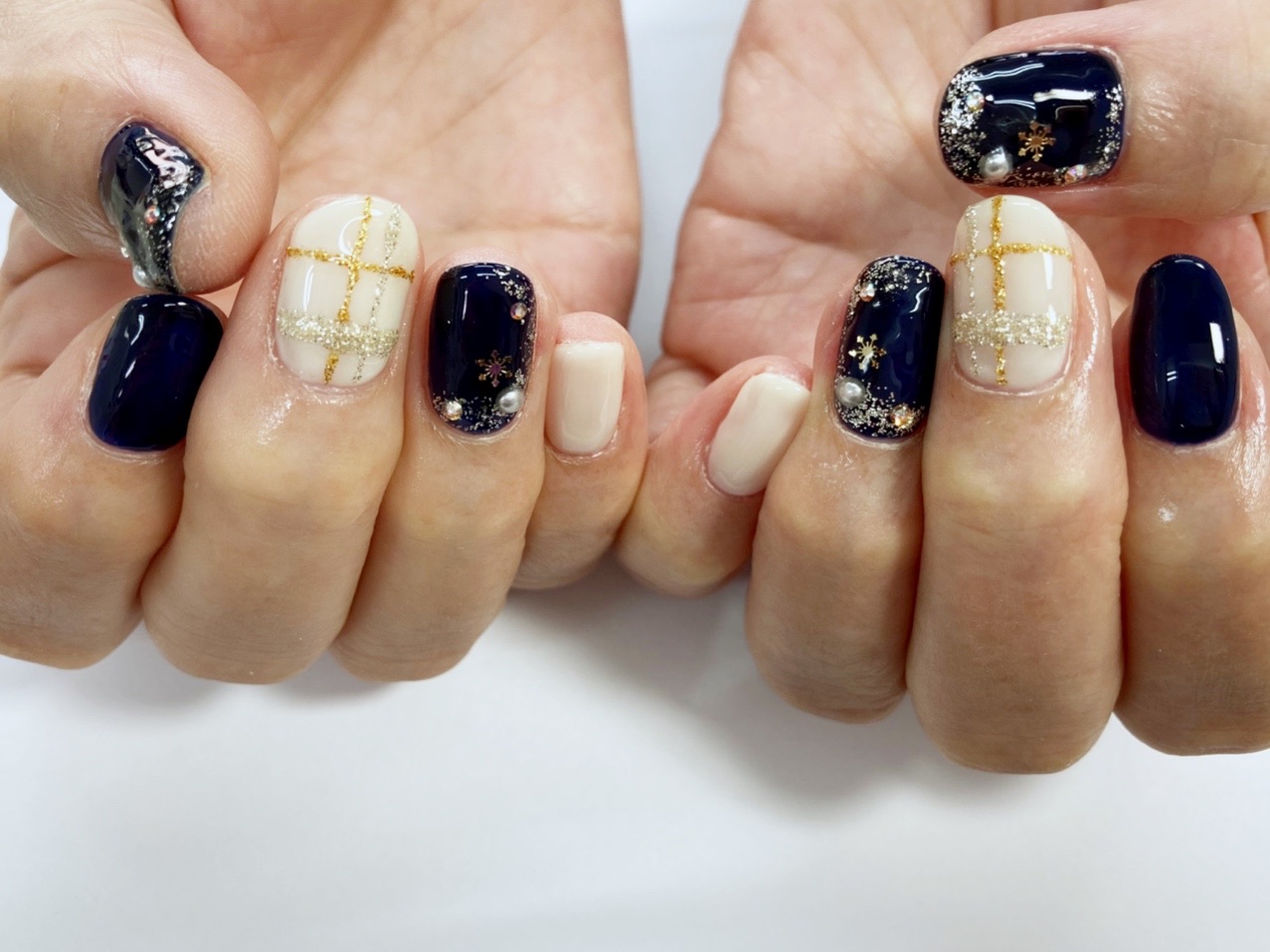福島愛子 戸越銀座ネイルーク お客さまネイルです 定額デザイン special スペシャル から デザインをお選びいただきました お色変更もできます 冬の夜空のきらめきのよう ネイビーとホワイトのカラーリングに 雪の 福島愛子 戸越銀座ネイルーク お客さまネイルです 定額デザイン special スペシャル から デザインをお選びいただきました お色変更もできます 冬の夜空のきらめきのよう ネイビーとホワイトのカラーリングに 雪の