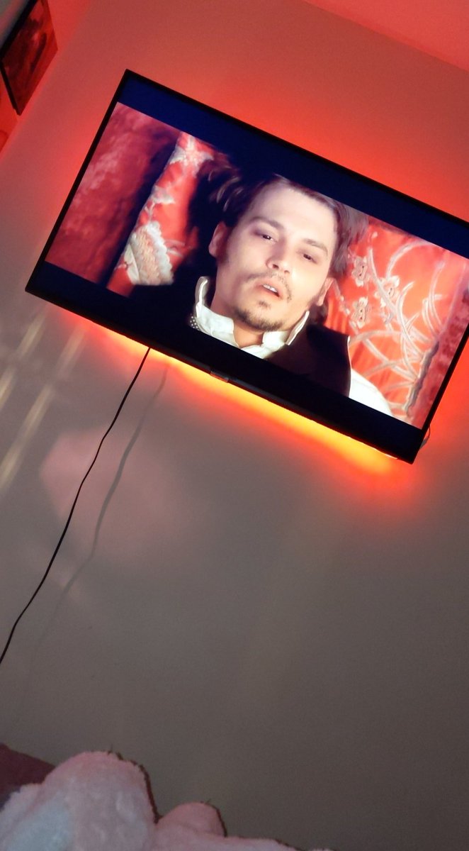 Day 26 : From Hell Character: Frederick AbberlineWow. This was amazing.Pretty gruesome, but amazing! Fab storyline, fab characters, good (but sad) ending !Just loved it ! I don't know how I've only just watched it  #JohnnyDeppMarathon  #Deppcember