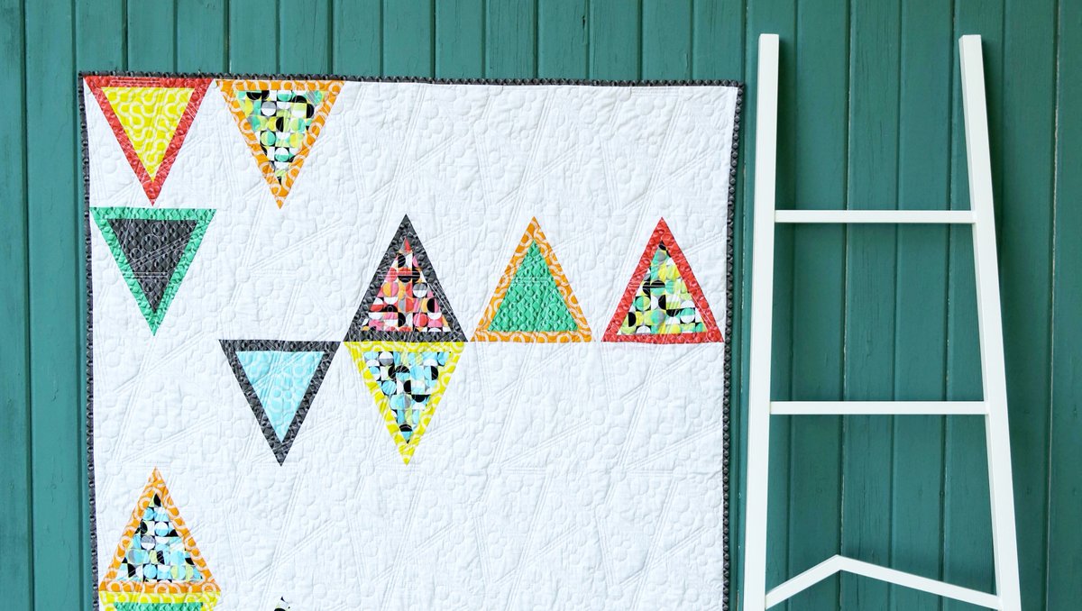 Benartex's tweet photo. Colorful triangles float in negative space in this cool quilt designed by Charisma Horton. Connections features the Good Vibes collection by Christa Watson (Christa Quilts) and can be found in Issue #15 of Modern by the Yard.
Find the pattern here: https://t.co/W5EUKWdCTA https://t.co/ZFBPdqyiTf