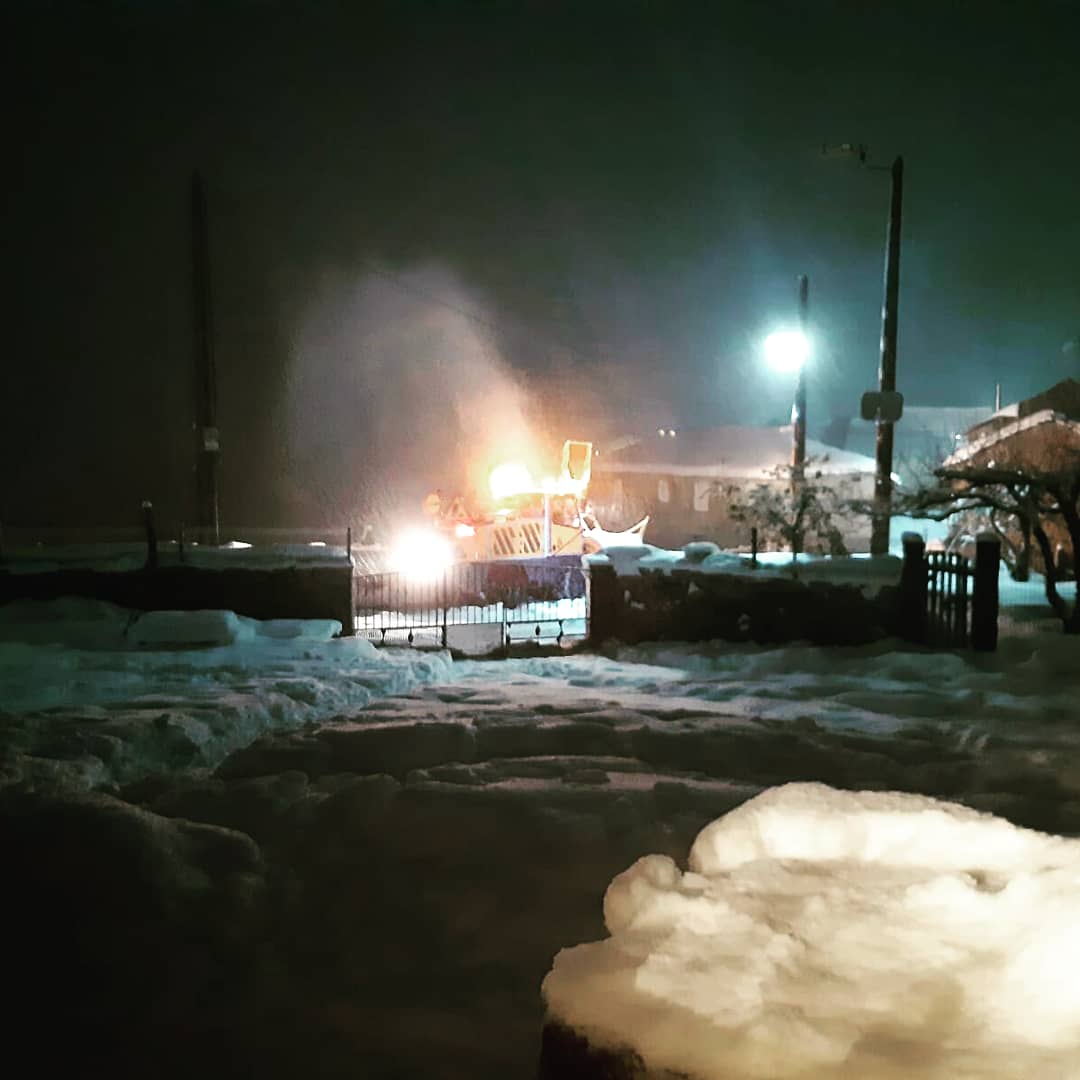 Suarbol_ancares's tweet photo. Quitanieves de @diputacionleon limpiando el Puerto de Ancares y Suárbol limpio también. Gracias.

#ancares #bierzo #leon #nieve #muchanieve https://t.co/tO63pvuD9I