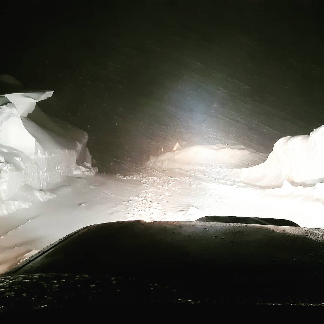 Suarbol_ancares's tweet photo. Quitanieves de @diputacionleon limpiando el Puerto de Ancares y Suárbol limpio también. Gracias.

#ancares #bierzo #leon #nieve #muchanieve https://t.co/tO63pvuD9I
