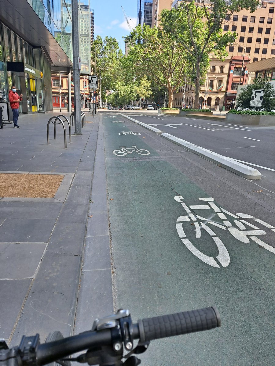 Loving this, separated and #protectedbikelanes in the #CBD #Melbourne