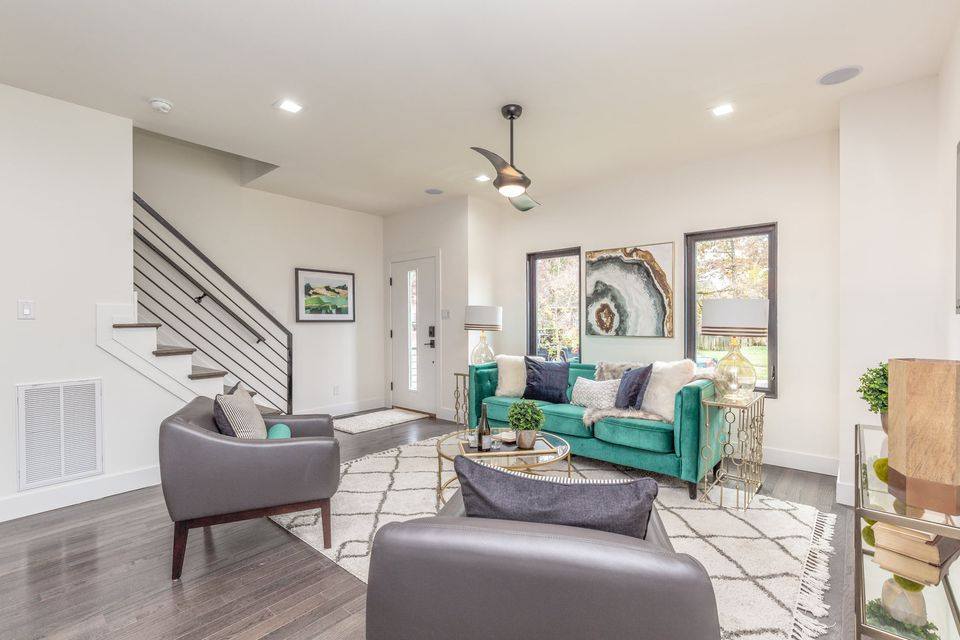 designedtosellr's tweet photo. What pairs well with selling your home during the holidays? Expert designs in home staging:-) D2S offers several consultation services, click the link below or call to learn more! 
.
. https://t.co/hd3dMBKwK6
.
#Designed2Sell #homestaging #consultation #holidays #virginia https://t.co/awVG7GnD5G
