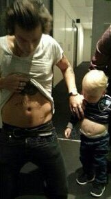 this thread goes for  @twarrieater and for everyone who loves harry’s love handles/stomach 