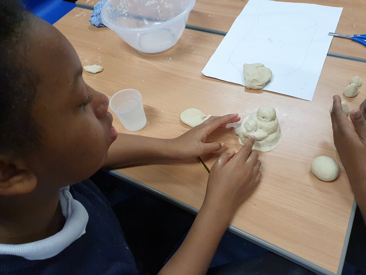 hungerfordN7's tweet photo. Today year 6 explored their new arts driven project. Keep your eyes peeled for the final works of art. #educhat #edtalk #ArtistOnTwitter #artshare #art #CREATEChristmas #primaryschool #Project #pbl https://t.co/mpilLyauiy