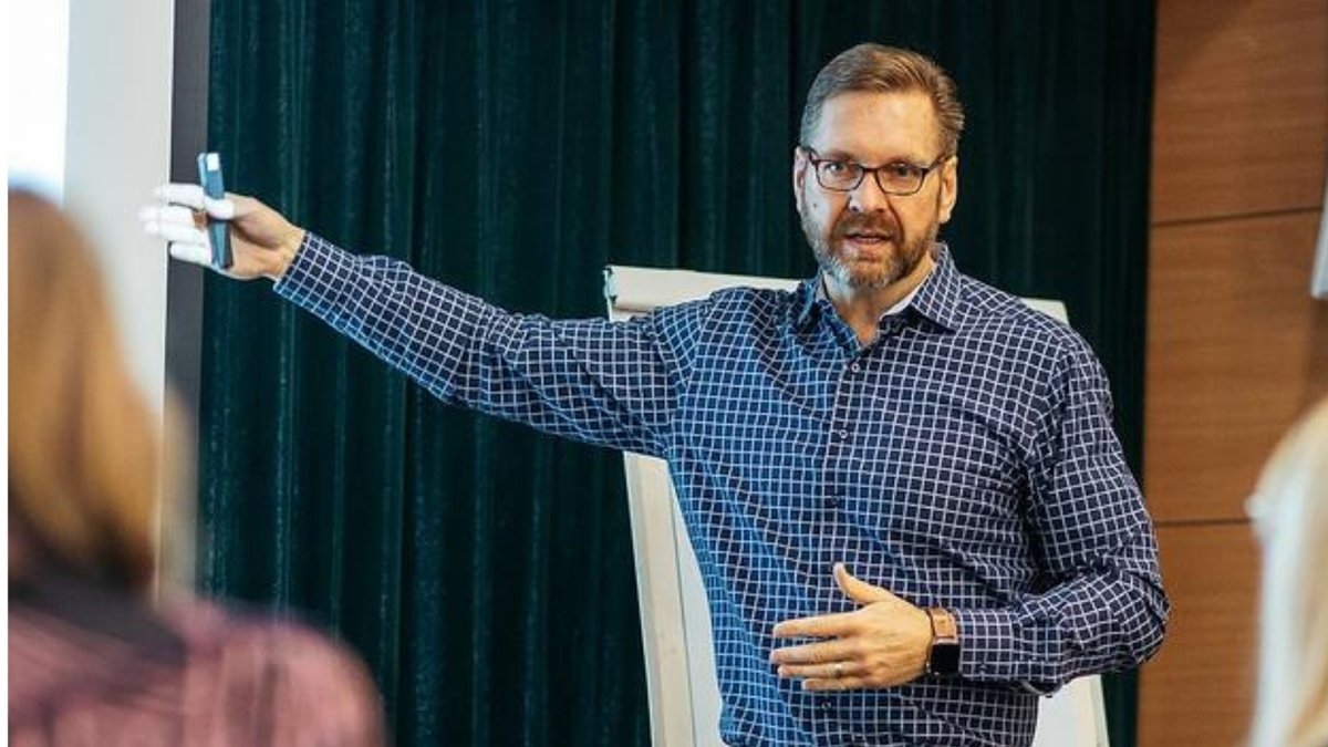 #SocMedUCLA - Say hello to our Week 5 guest speaker @LeeOdden of @TopRank. He literally wrote the book on integrating SEO &amp; social media (it's called ‘Optimize’ – check it out). Prepare for a great discussion #SEO #uclaextension #publicrelations #socialmedia #reputationmanagement