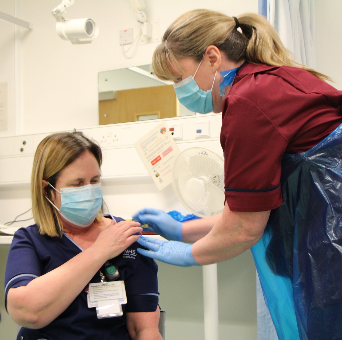 THREAD // The  #COVID19 vaccination programme is underway in  #Grampian, with some of our peer vaccinators receiving their first jabs today. The first wave of the immunisation programme will focus on older adults in care homes, care home staff, and health & social care staff. (1/4)