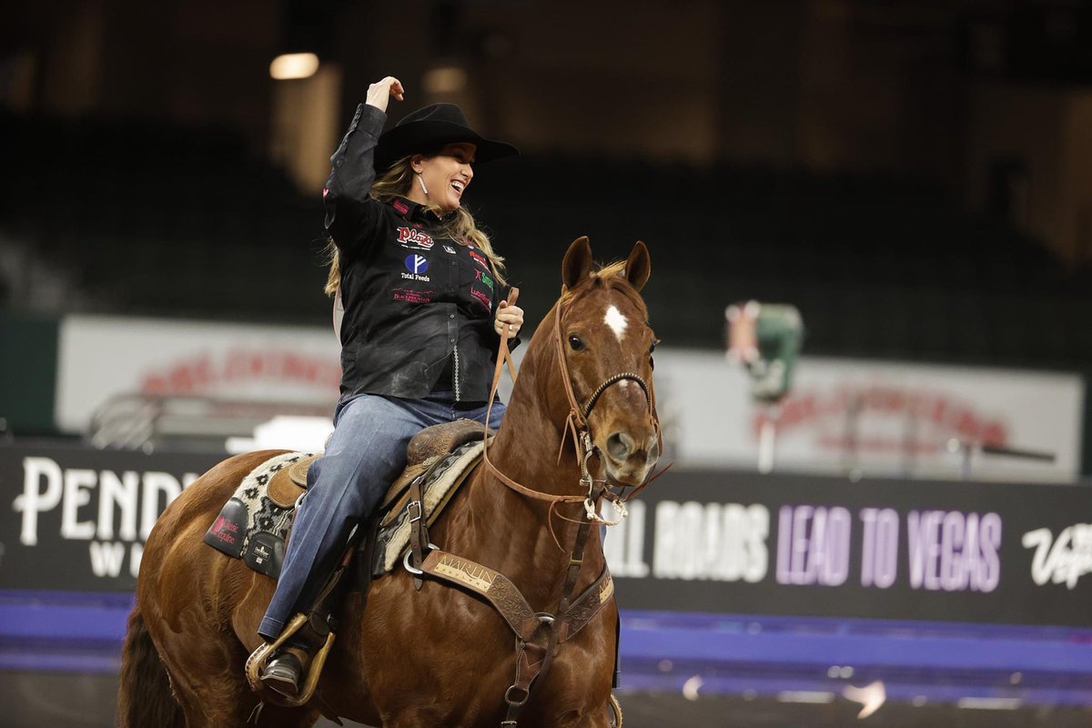 This is badass. Cut the saddle horn off and everything then goes out &amp; ropes a 1.9