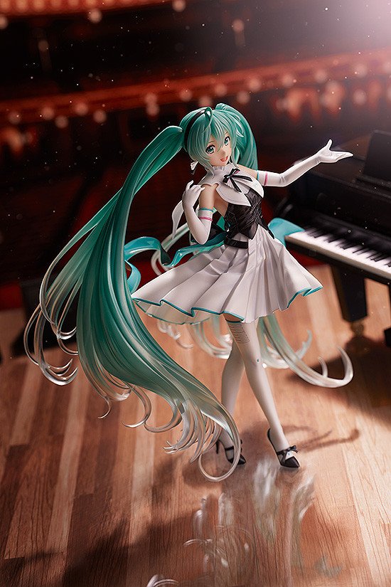miku symphony 2018-2019 ver!! fun fact shes the first figure the bot ever posted i love her a lot