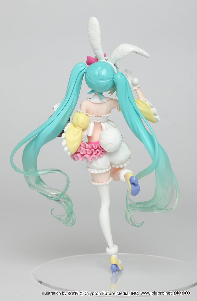 2ND SEASON SPRING MIKU!! AAAAA shes so cute i love her