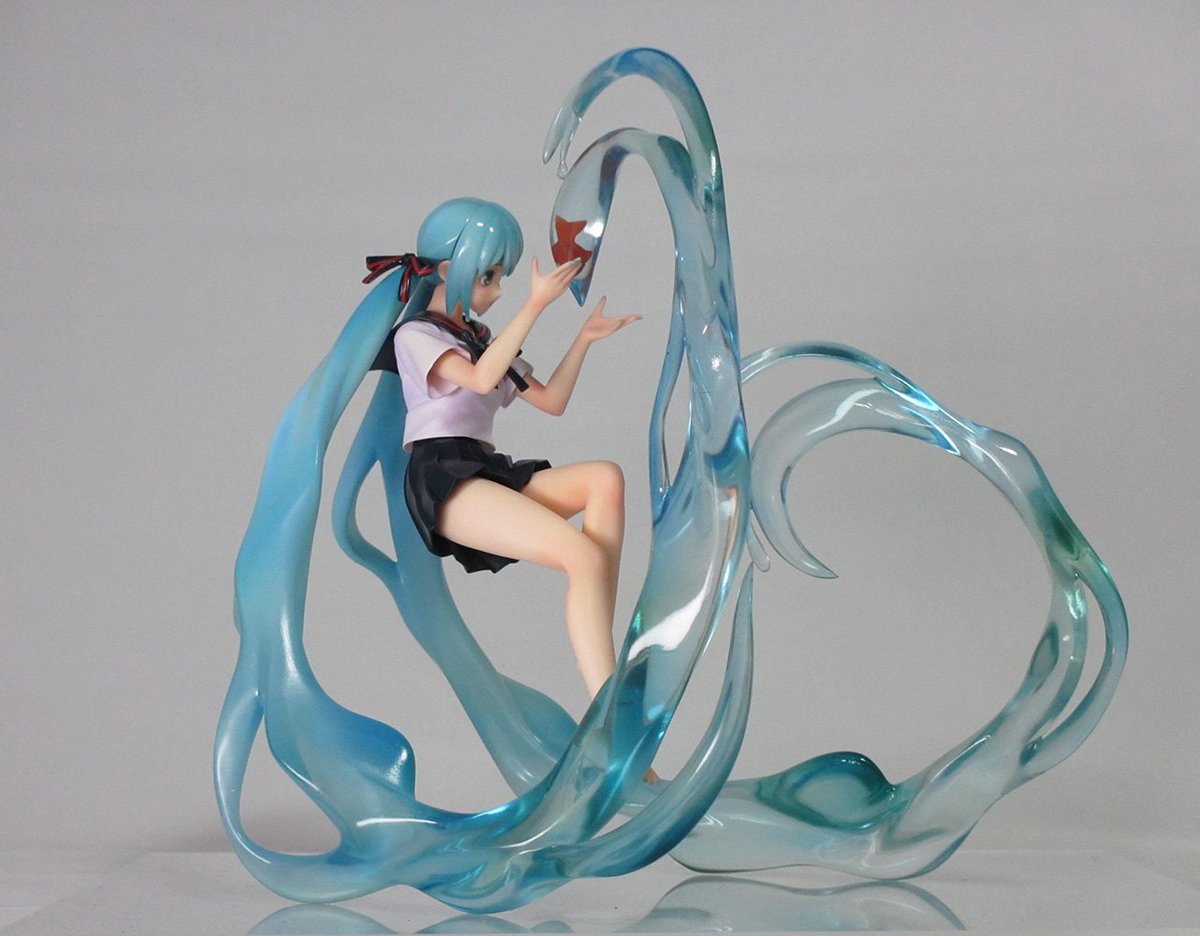 BOTTLE MIKU!! such a shame shes a garage kit HHH i love her