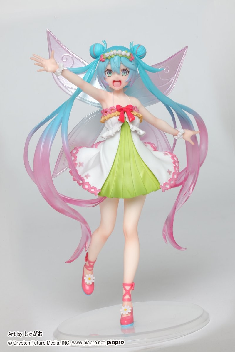 3RD SEASON SPRING MIKU! SHE HAS WINGS. bless her soul