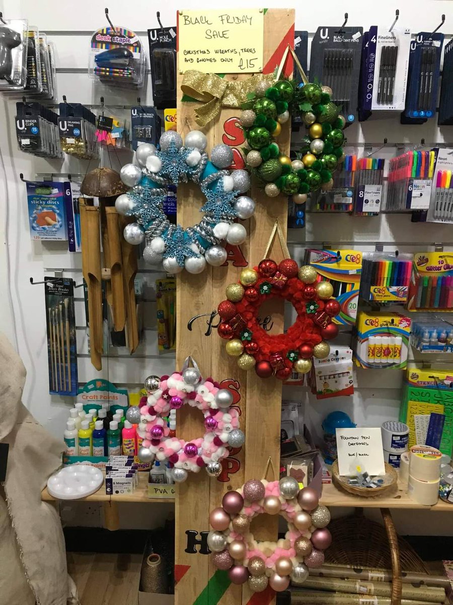 TLocallyBurntis's tweet photo. Handmade Christmas bunting and Christmas Wreaths available at @SpottydogCustom and lots more.
#localmadecrafts #Burntisland #FestiveFest https://t.co/Y2PZgIY4vZ